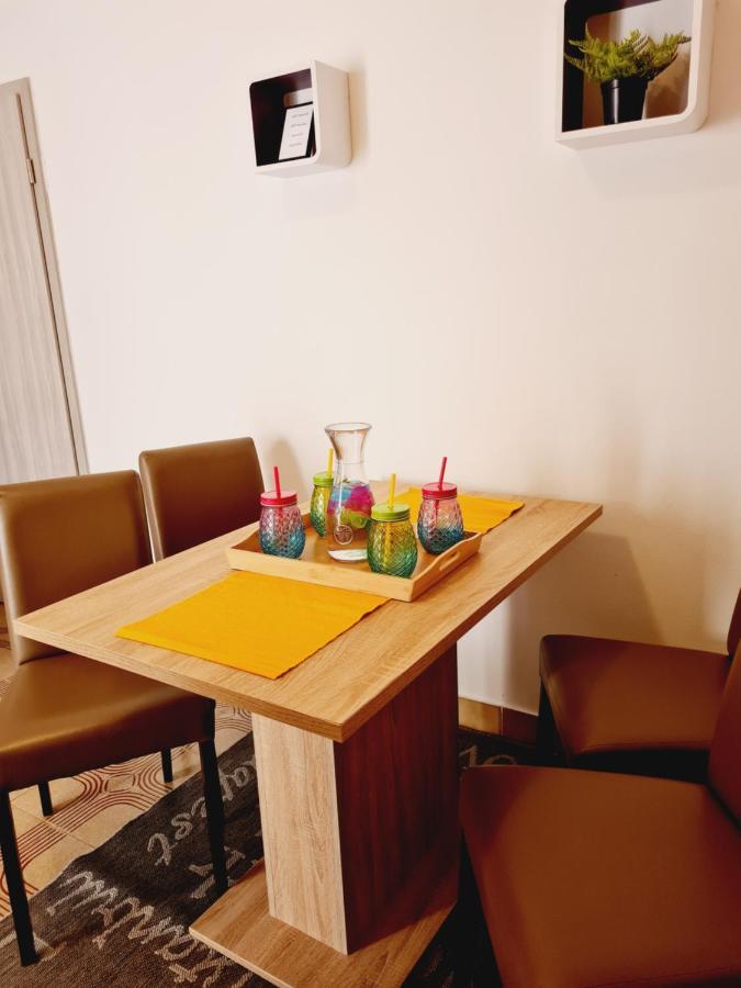Apartments Dorotea Novalja Buitenkant foto