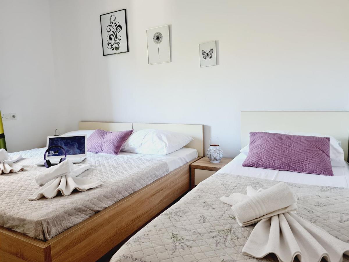 Apartments Dorotea Novalja Buitenkant foto